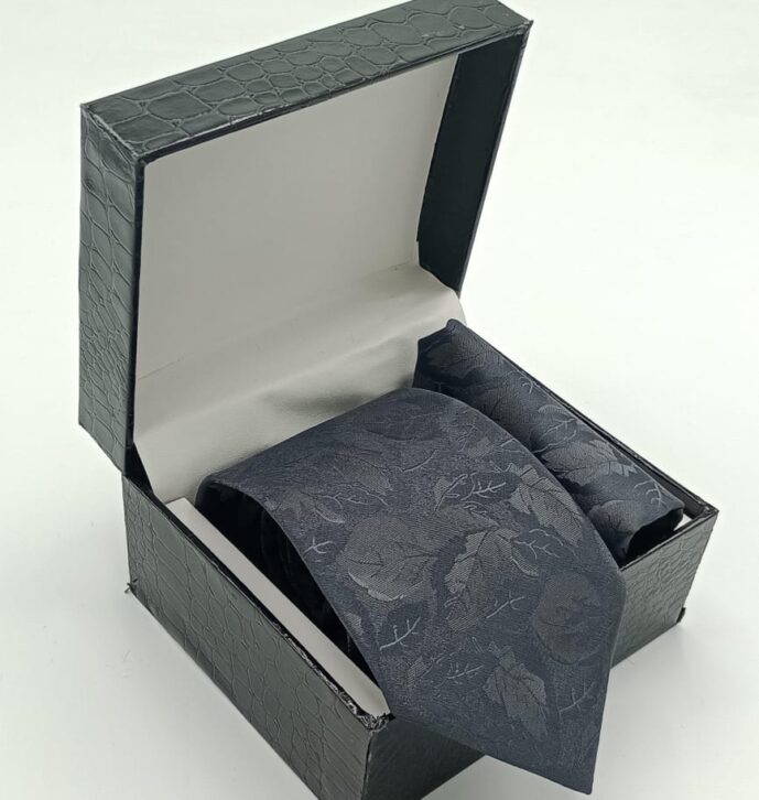 NECKTIE & POCKET SQUARE SET NECKTIE & POCKET SQUARE SET