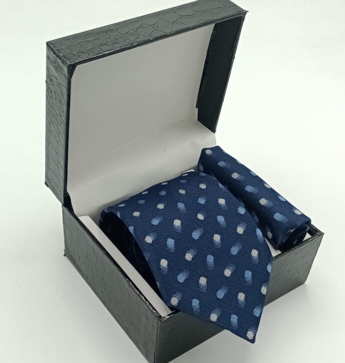 NECKTIE & POCKET SQUARE SET NECKTIE & POCKET SQUARE SET