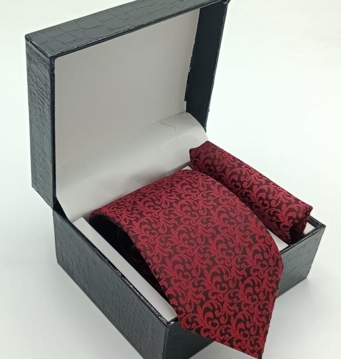 NECKTIE & POCKET SQUARE SET NECKTIE & POCKET SQUARE SET