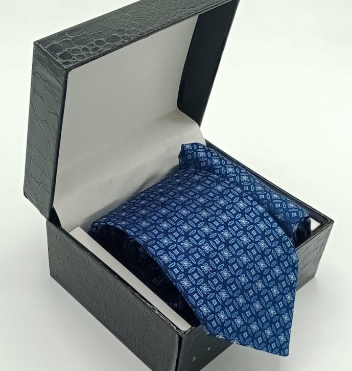 NECKTIE & POCKET SQUARE SET NECKTIE & POCKET SQUARE SET