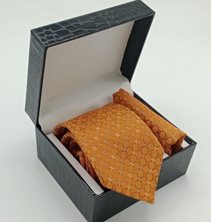 NECKTIE & POCKET SQUARE SET NECKTIE & POCKET SQUARE SET