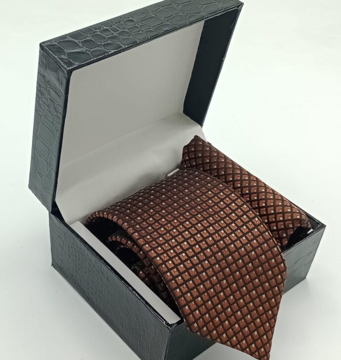 NECKTIE & POCKET SQUARE SET NECKTIE & POCKET SQUARE SET