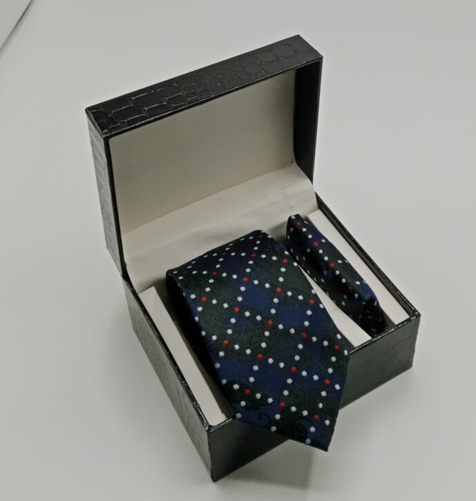 NECKTIE & POCKET SQUARE SET NECKTIE & POCKET SQUARE SET