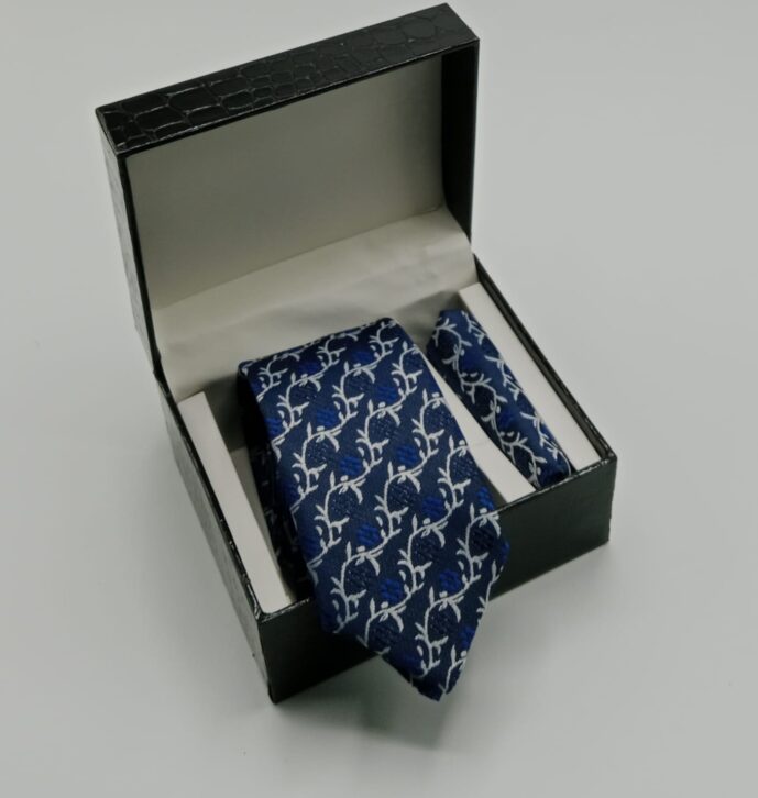 NECKTIE & POCKET SQUARE SET